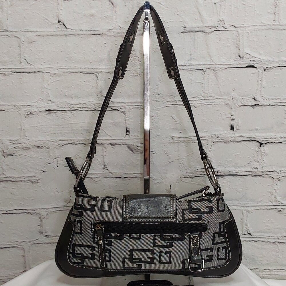 'GUESS' STUDDED MONOGRAM SHOULDER BAG SIGNATURE BIMBO BAGUETTE - Picture 3 of 16